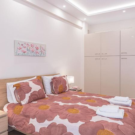 Amazing Apartment Near Metro Station! Athen Eksteriør billede